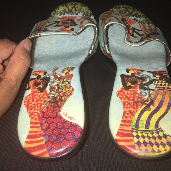 JCon African Tribal print open toe sandals that tell a story. - Picture 10 of 11